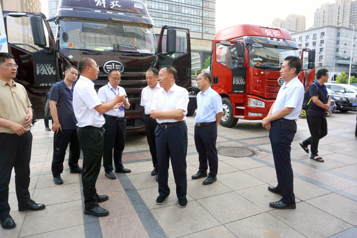 6月28日，由中國物流與采購聯合會公路貨運分會、一汽解放汽車有限公司、河北省物流與采購聯合會聯合主辦的2024公路運力創新沙龍—煤炭運力生態圈創新研討會在河北石家莊召開。中國物流與采購聯合會副會長賀登才出席會議并講話，中物聯公路貨運分會會員單位，汽車制造企業，煤炭生產企業，流通和物流企業，電力、鋼鐵、冶金等用煤方企業，有關政府管理部門，行業協會，科研機構等共百余位代表參加了會議