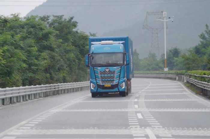 2024年7月2日，無懼山川險 從容馭巔峰——歐曼自動擋燃氣車2024云巔穿越之旅，在歷時3天、行駛2903公里后，順利抵達美麗的云南“春城”——昆明。本次挑戰活動中，歐曼星輝580自動擋燃氣重卡以百公里平均29.9kg的氣耗，為廣大卡友展現出更高運輸經濟性，以馳騁平原、征服山川、跨越高原的表現，盡顯自動擋重卡強動力、高可靠、更安全的卓越優勢，再次證明歐曼自動擋重卡的更高性價比，再次書寫自動擋重卡還看歐曼的風采