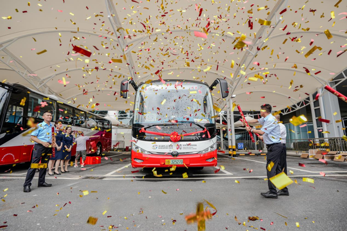 一橋飛架跨伶仃，天塹通途舉世驚。歷時(shí)7年籌備、7年艱苦建設(shè)的超級(jí)工程——深中通道在全球矚目之下，于2024年6月30日全線通車，創(chuàng)造大國工程的又一大奇跡。深中通道，這一屹立于世界東方的超級(jí)工程，不僅展現(xiàn)出我國“逢山開路、遇水搭橋”的發(fā)展韌勁，也重塑了大灣區(qū)的經(jīng)濟(jì)地圖