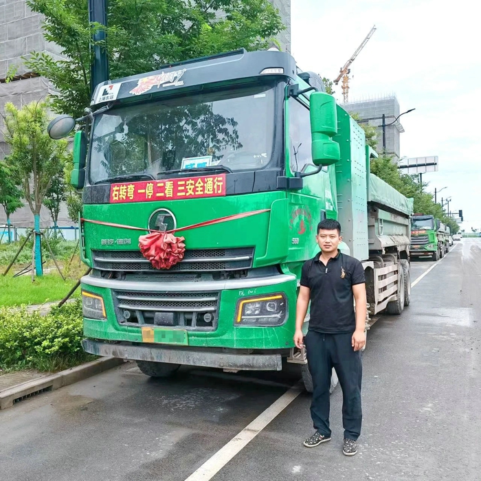 近日，上海嘉齊市政工程配套有限公司氫燃料電池渣土車在嘉定地區(qū)正式投入運(yùn)營，標(biāo)志康明斯Accelera在上海地區(qū)完成160臺(tái)氫燃料電池渣土車市場(chǎng)投運(yùn)。