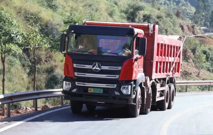 三一423插電式混合動(dòng)力自卸車.jpg