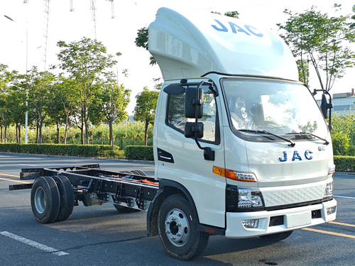 【第一商用車網 原創】在新能源輕卡市場競爭愈發激烈的當下，各品牌又有何新動作，不妨先從工信部發布的第386批新車公示中，來一探究竟。