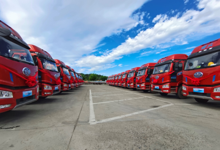 【第一商用車網 原創】8月勁銷6303輛！新能源重卡市場已連續3個月保持6000輛以上高水準！

