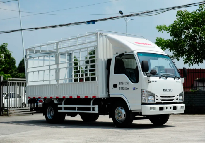 【第一商用車網 原創】8月份，卡車市場銷量繼續走低，整體銷量同比下降了14%，重卡、微卡等細分市場同比降幅均達到兩位數，作為卡車市場占比最大的細分領域，輕卡市場在8月份自然不能幸免于“降”。