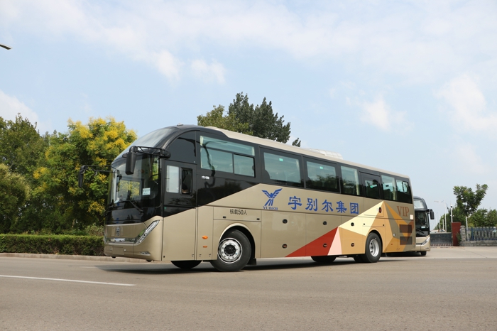 近日，中通H12高端旅團(tuán)客車正式交付吉林宇別爾運(yùn)輸集團(tuán)（簡(jiǎn)稱：宇別爾集團(tuán)），助力宇別爾集團(tuán)在國際客運(yùn)事業(yè)中再譜新篇