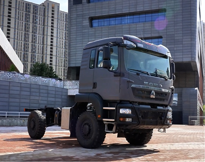 中國重汽豪沃中型4×4獨立懸架越野車：荒野主宰，肆意馳騁！.png