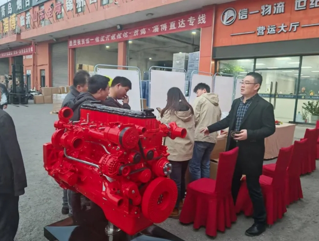 近期，以“東風天錦紅寶石 多賺好省芯動力”為主題，東風商用車&東風康明斯舉辦的東風天錦新品品鑒會走進深圳、鄭州、長沙、合肥、蘇州、成都、濟南七座城市，為當地客戶帶來了東風天錦KR&東康B6.2 Pro、東風天錦KR PLUS&東康D7.0兩大系列商品，同時也為行業提供了高效、節能、可靠的物流運輸解決方案