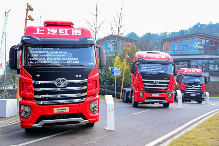 【第一商用車網 原創】11月份，天然氣重卡市場的連降還在繼續，所幸的是月銷量重返萬輛級別。