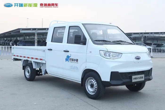 【第一商用車網(wǎng) 原創(chuàng)】2024年以來，我國微卡市場兩極分化嚴重。一季度收獲了卡車四個細分市場中唯一的 “3連增”，二季度起卻開啟了連降模式，截止到10月份已是“7連降”。11月份，微卡市場的連降還在繼續(xù)。