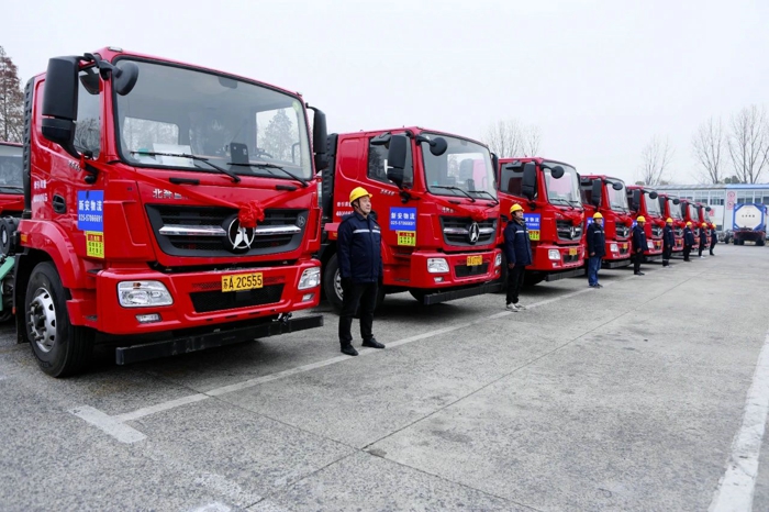 北奔重汽集團&江蘇浩宇集團交車儀式圓滿舉行3.jpg