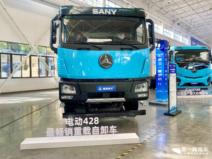 【第一商用車網 原創】新款礦山428自卸車具有哪些配置？