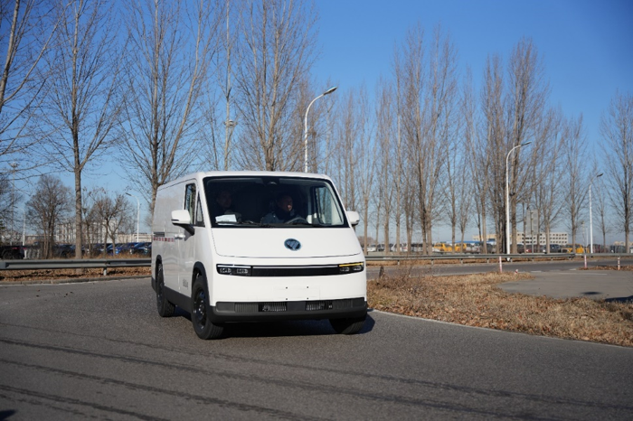 首批風景i輕客下線，而首臺風景i車鑰匙已經被用戶“搶”到手，據了解，首臺車主張先生是一位餐飲行業從業者，為何他對風景i情有獨鐘？ 