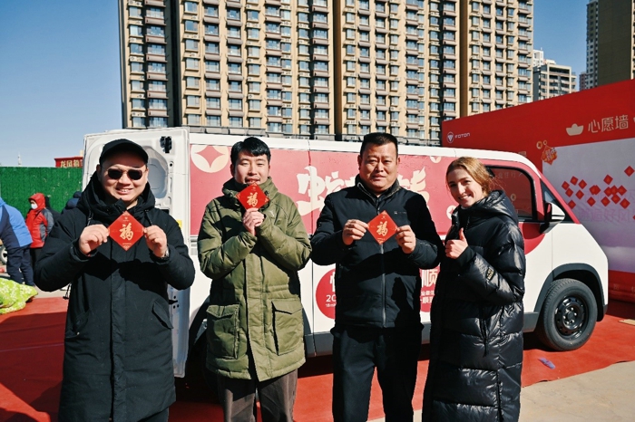 2025年2月8日，春節(jié)假期的余溫尚未完全散去，福田圖雅諾“百城快閃 邂逅好風(fēng)景”活動在濟南藍翔市集火熱上演。福田汽車全新風(fēng)景i正式開啟全國范圍內(nèi)的大型傳播與試乘試駕活動的序幕。活動將走進全國100座城市的206個典型市場，滿載衣食住行，深度展現(xiàn)風(fēng)景i車型的核心產(chǎn)品賣點和實際應(yīng)用場景，讓用戶近距離感受風(fēng)景i的品質(zhì)與創(chuàng)新