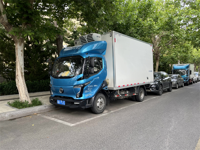 【第一商用車網 原創】在冷鏈運輸領域，對時效性與運輸品質的嚴格把控是從業者的核心競爭力，尤其在暑期，確保貨物品質不受損顯得尤為重要。除了依賴高性能的制冷設備作為堅實后盾外，近日第一商用車網在走訪用戶時了解到，這位來自山東日照的車主劉師傅，則是通過選擇云內德威D30發動機來保障貨物品質。這款發動機不僅幫他提升了冷鏈運輸效率，更激發了其勇敢應對行業內卷的堅定信念。