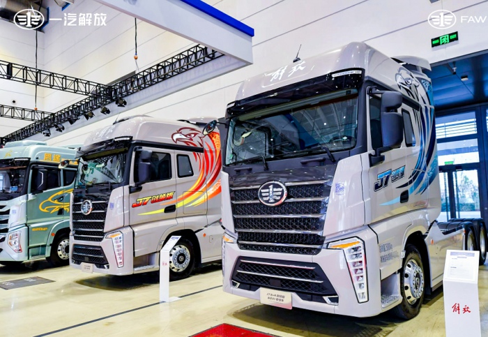 解放J7牽引車.JPG