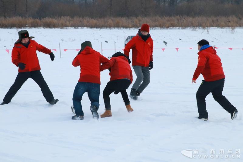 江鈴特順黑河英雄會冰雪挑戰激情上演