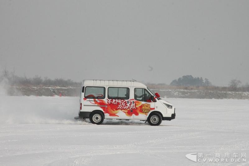 江鈴特順黑河英雄會冰雪挑戰激情上演