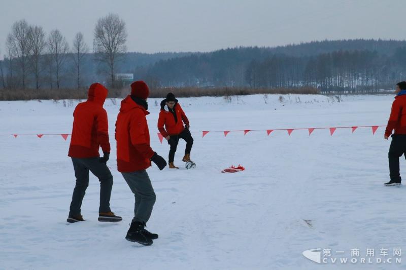 江鈴特順黑河英雄會冰雪挑戰激情上演