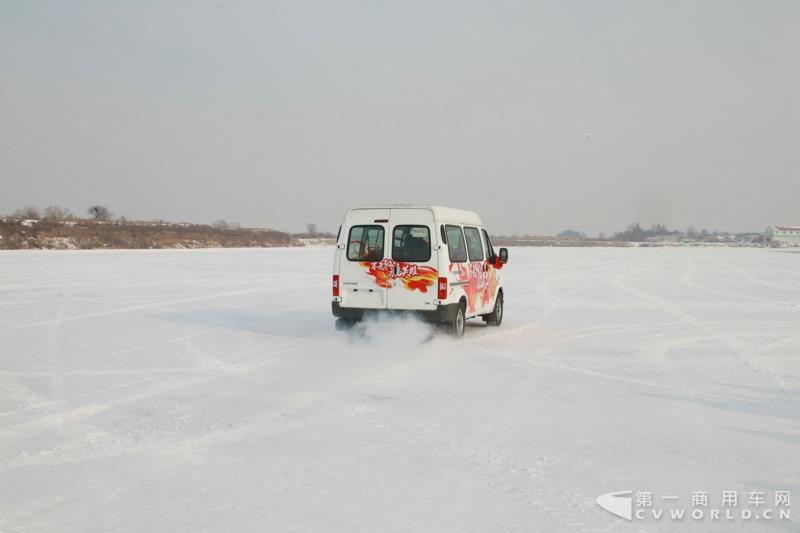 江鈴特順黑河英雄會冰雪挑戰激情上演