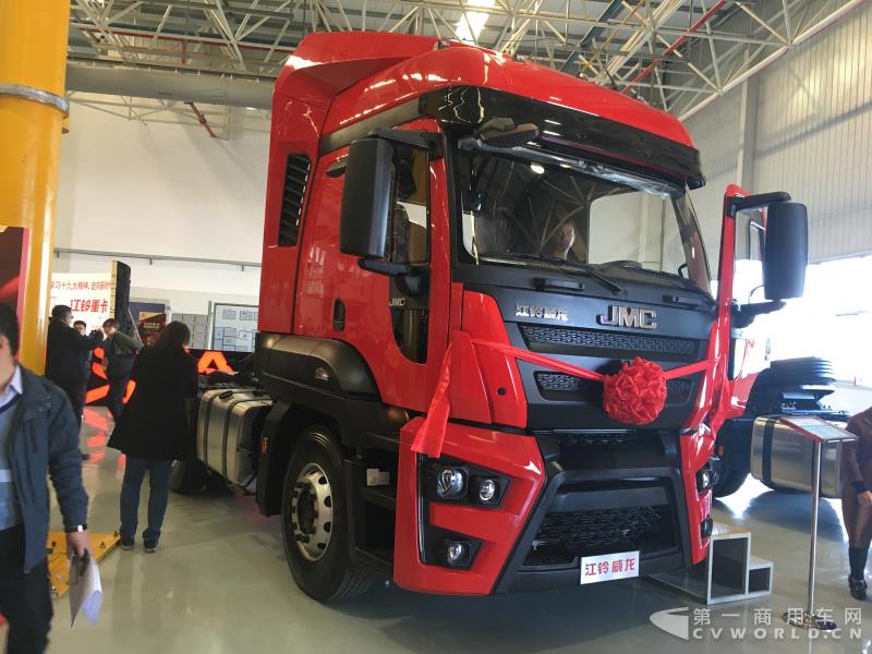 江鈴威龍6X4 13L牽引車