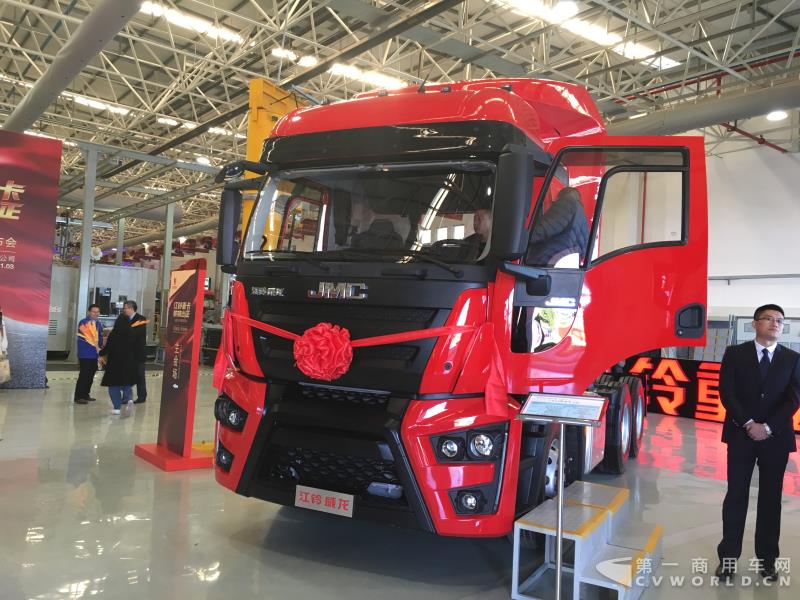 江鈴威龍6X4 13L牽引車