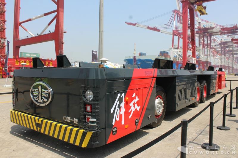 一汽解放全球首發的ICV(Inteligent Container Vehicle)港口集裝箱水平運輸專用智能車