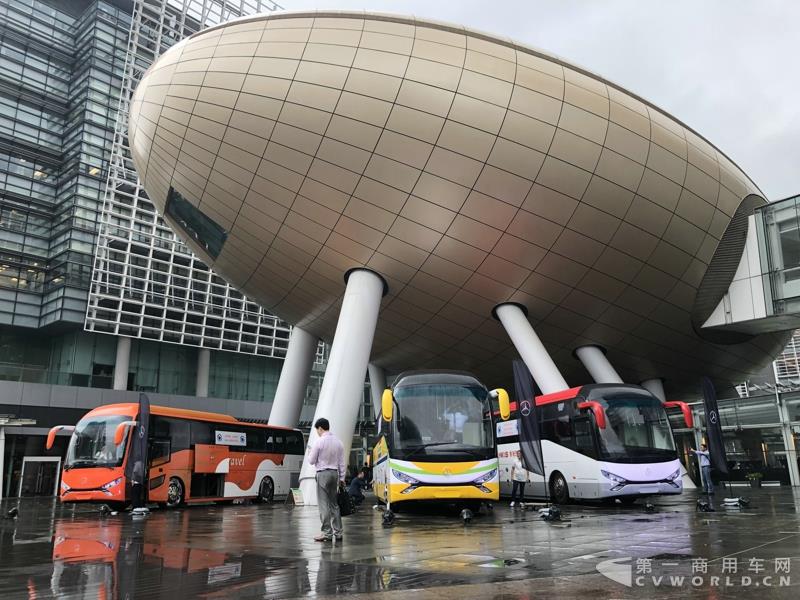 申龍SLK6116HKB歐六柴油客車，全部采用奔馳底盤