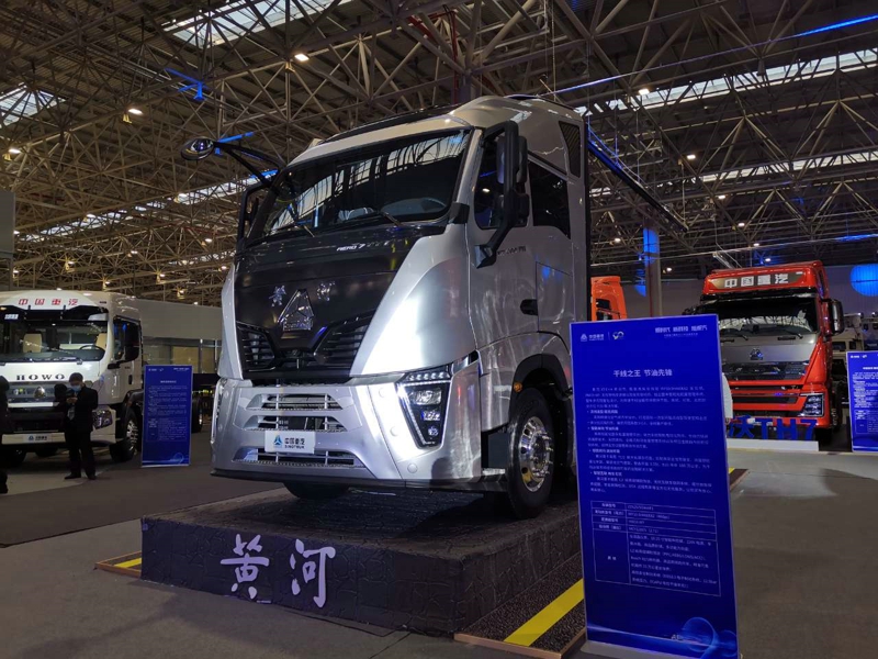 重汽黃河X7 6×4牽引車，搭載濰柴WP10.5H發動機，國六