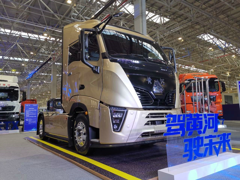 重汽黃河X7 4×2牽引車，搭載重汽MC13H發動機，國六