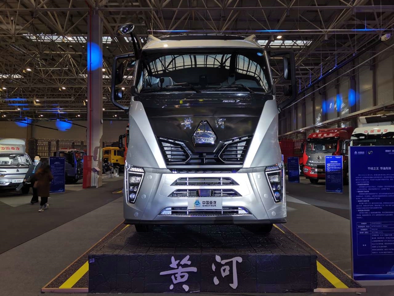 重汽黃河X7 6×4牽引車，搭載濰柴WP10.5H發動機，國六