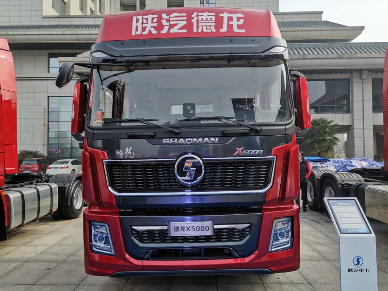 德龍X5000 6×4 460馬力國六AMT牽引車