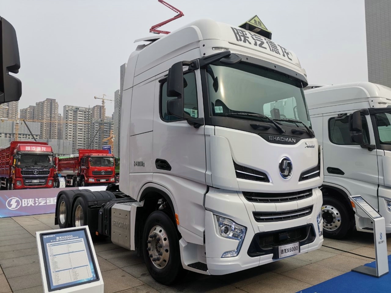 德龍X6000 6×4國六自動擋危險品牽引車