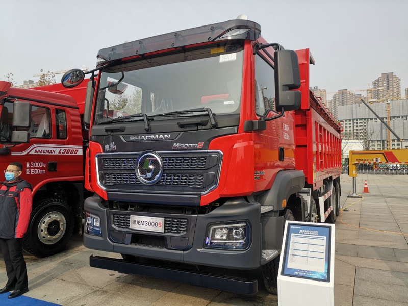 德龍M3000 S 8×4公路復合版自卸車