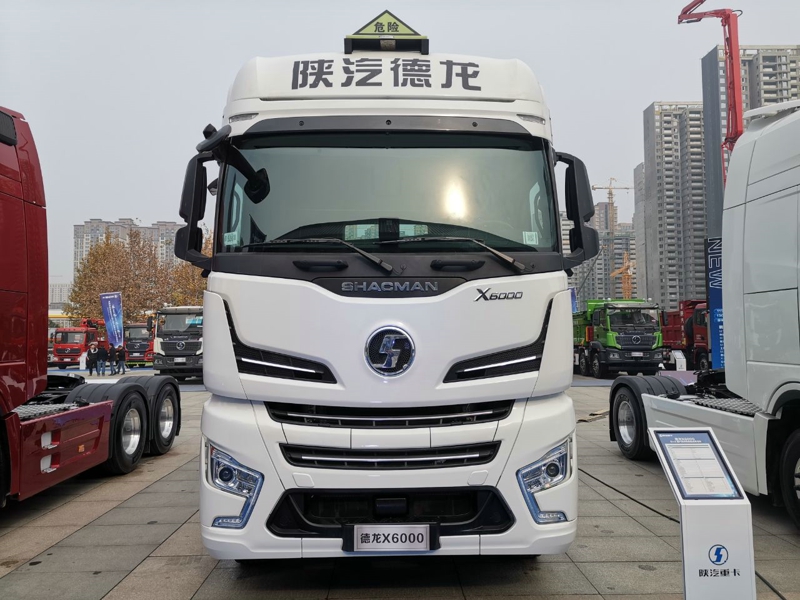 德龍X6000 6×4國六自動擋危險品牽引車