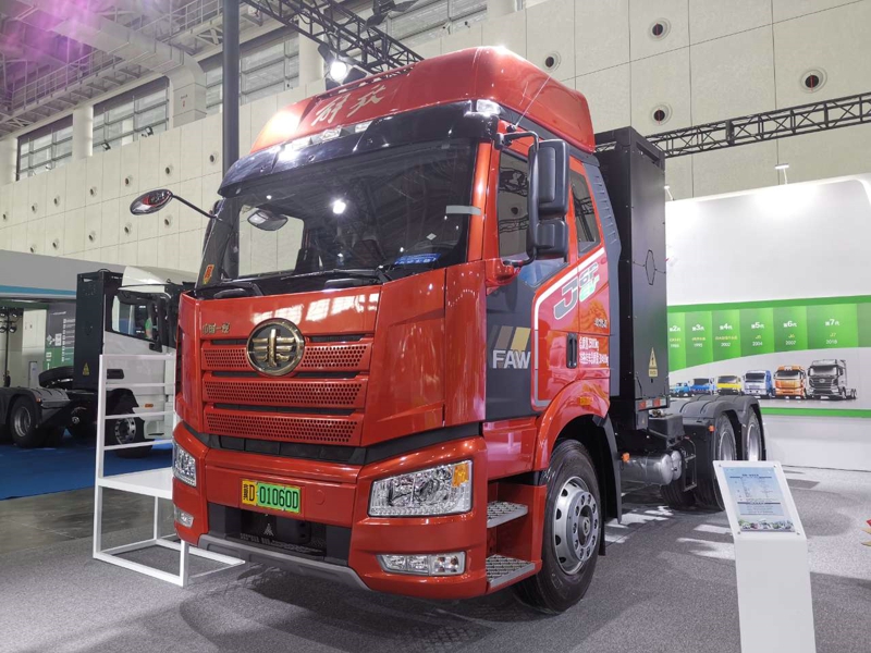 一汽解放J6P 6×4 換電牽引車(chē)（充換一體）